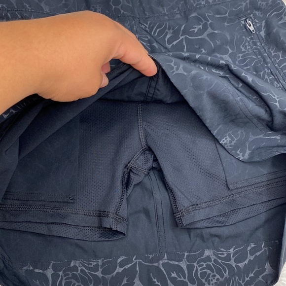 Orvis Pull-On embossed travel skort - Picture 8 of 10